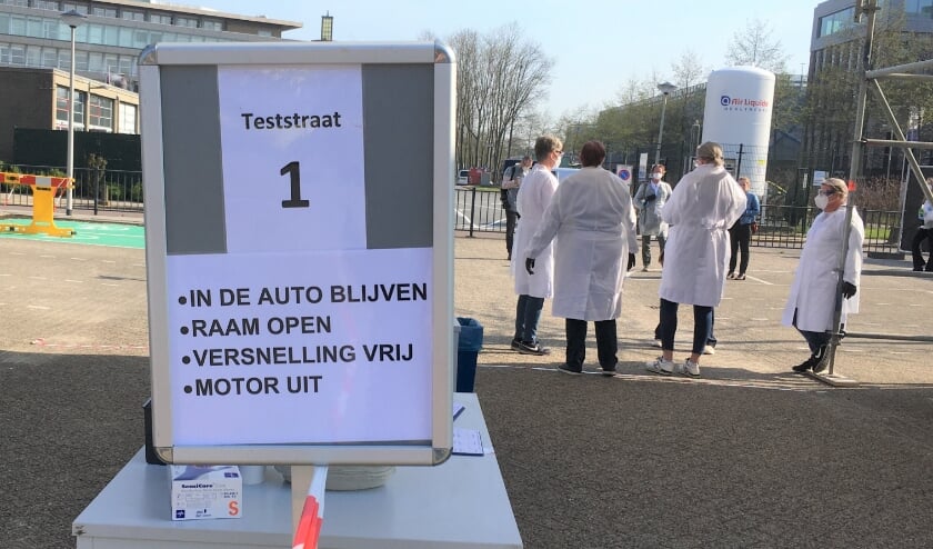 De drive-in om op corona te testen, hier bij het Alrijne Ziekenhuis.