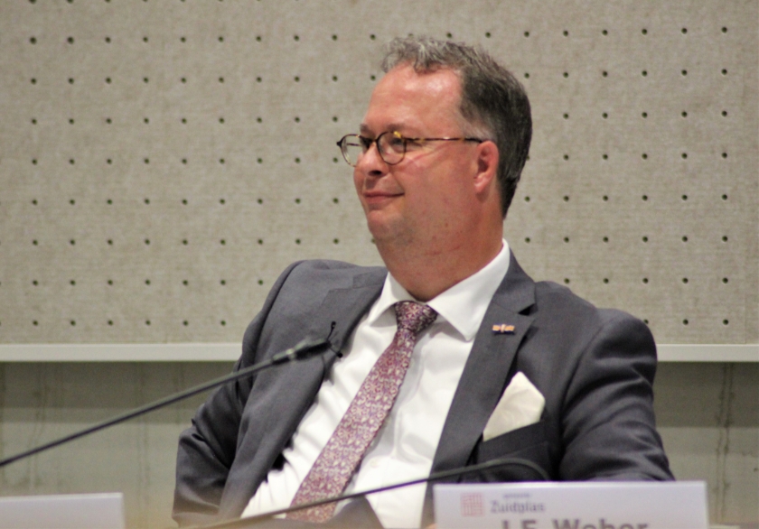Burgemeester Weber staat met 27 raadsleden, vier wethouders en ondersteuning op 19 mei een klus te wachten.