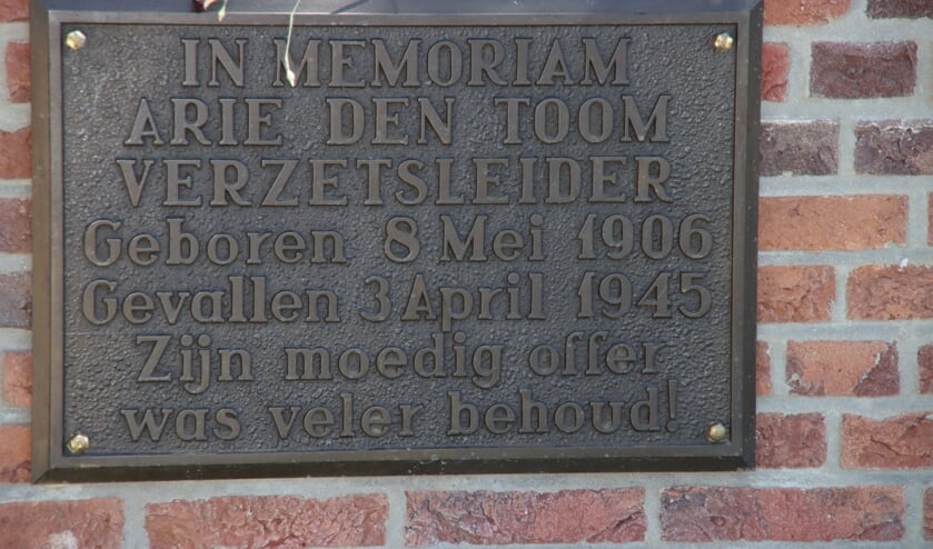 Herdenkplaat op Heijplaat.