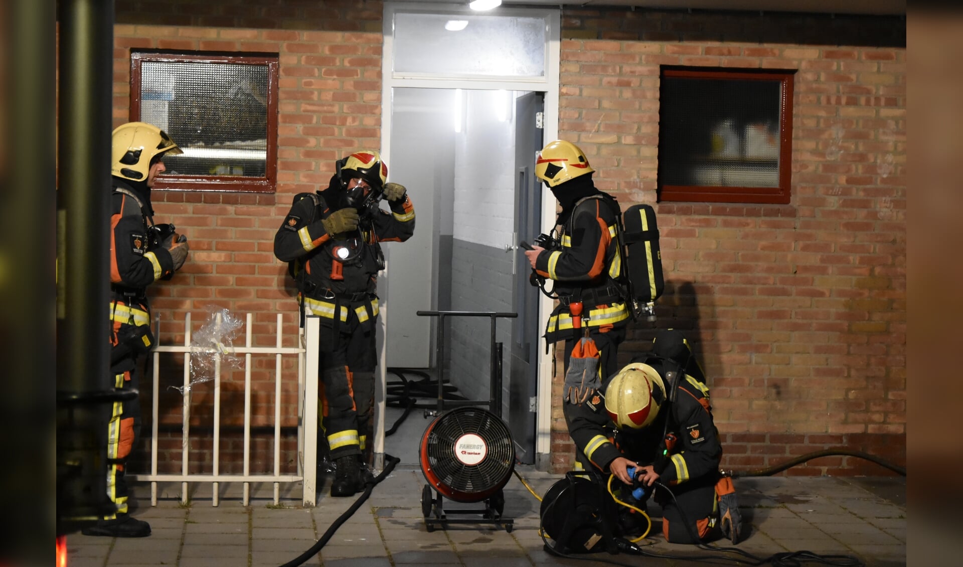 De brandweer werd gealarmeerd voor rook in een kelderbox.
(foto: AS Media)
