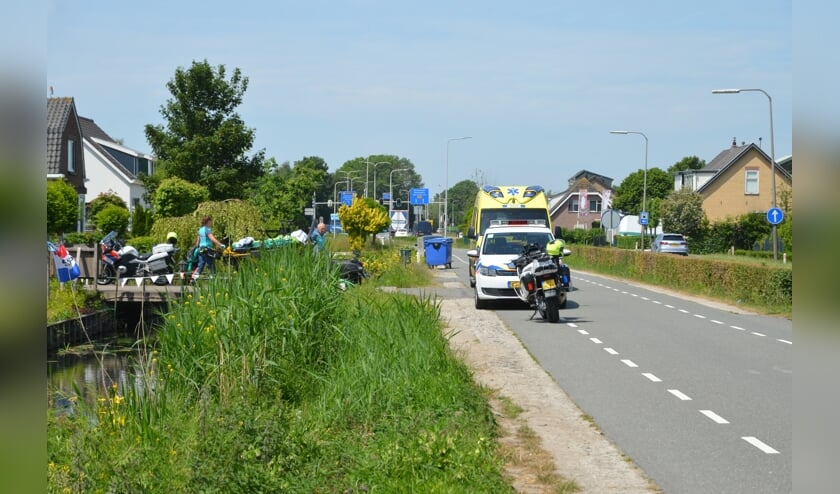 Ook de auto en de scooter liepen flinke schade op. (foto: AS Media)