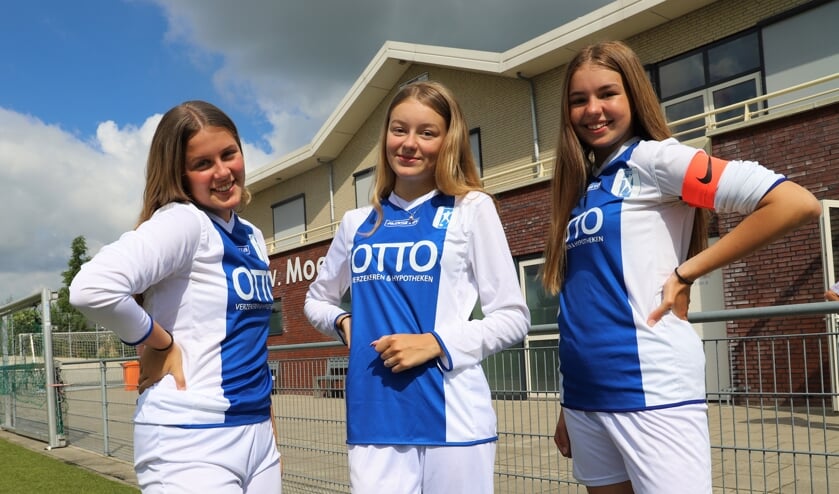 Donna, Britt en aanvoerder Mariska.