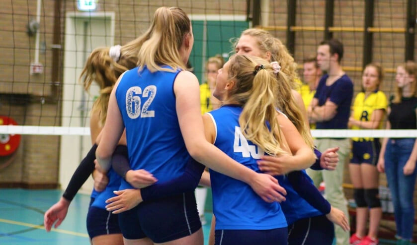 Timios dames 1 juicht na een gescoord punt afgelopen seizoen.