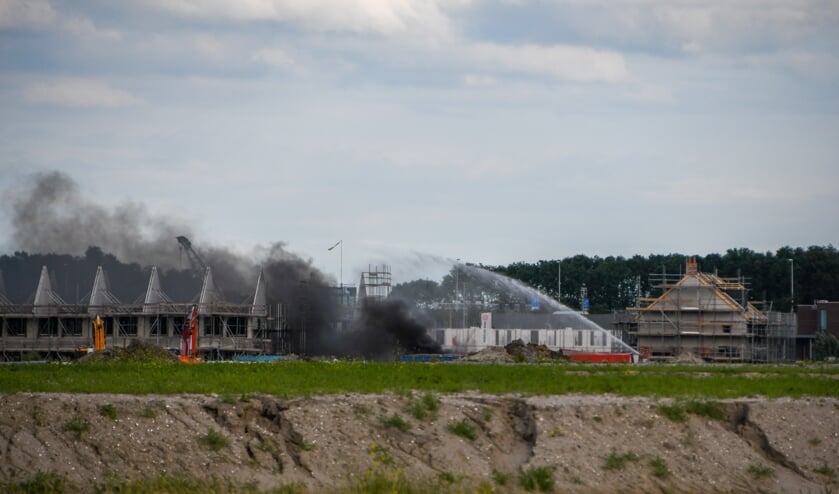 Het vuur was ontstaan in een bouwcontainer.