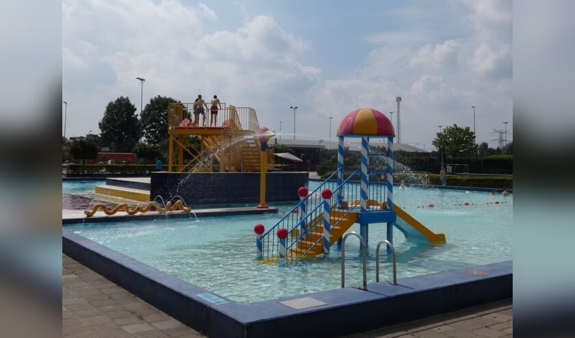 Kinderen en jongeren tot achttien jaar hebben de eerste helft van de middag het zwemwater voor zich alleen.