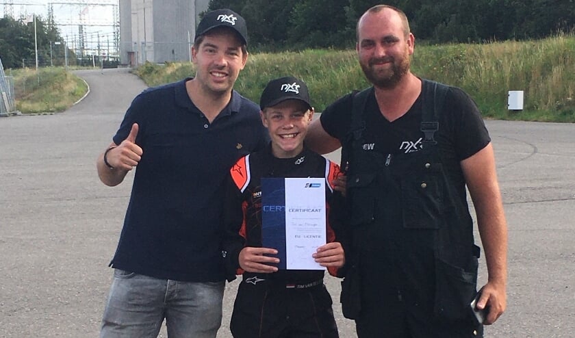 Tim behaalt het felbegeerde certificaat. (foto:pr)