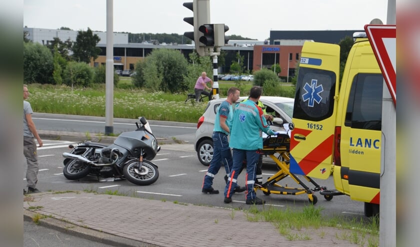 Aanrijding op de kruising Apollolaan/Kanaaldijk.