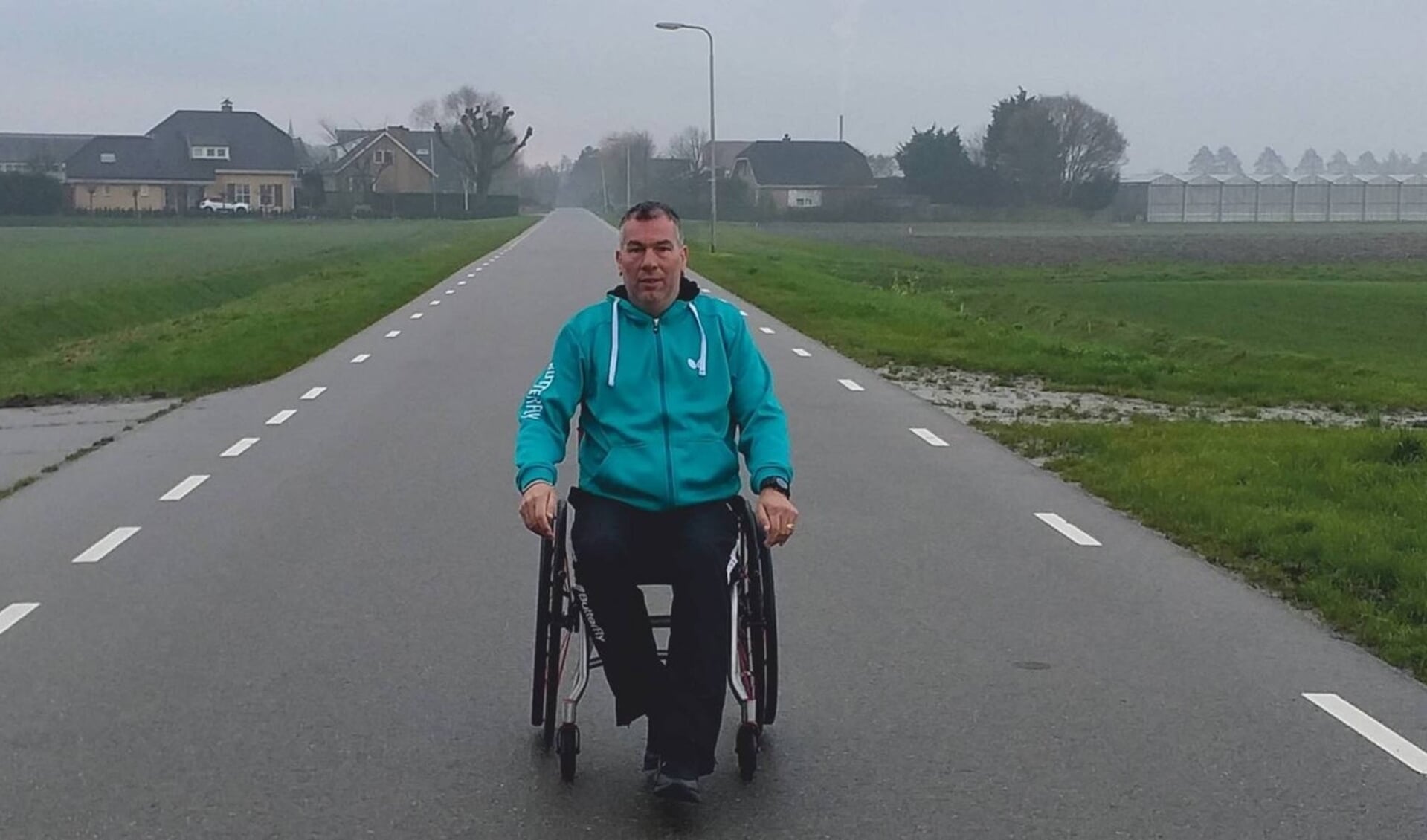 André de Knegt aan het trainen rondom zijn woonplaats Moerkapelle voor een halve marathon in mei.