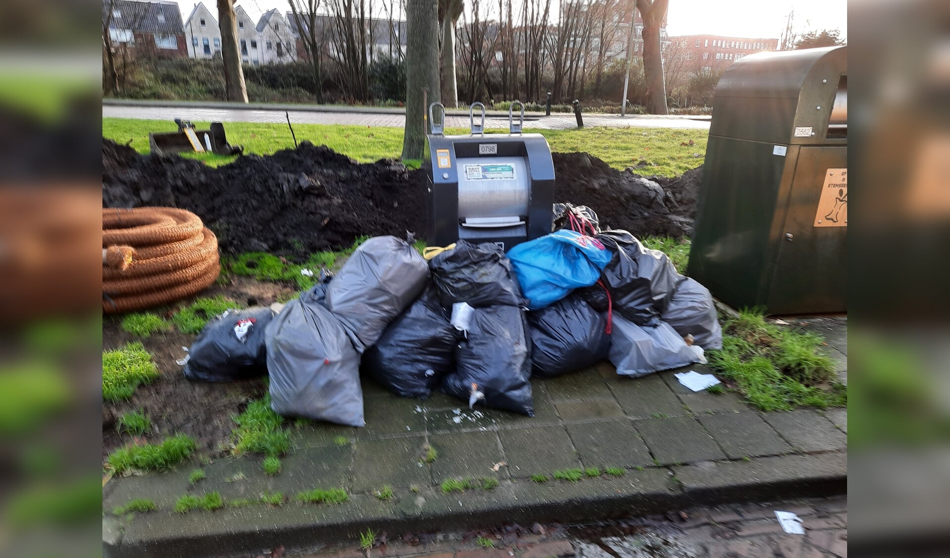 'Plaats geen afval naast de container', is het dringende advies van wethouder Leferink.
