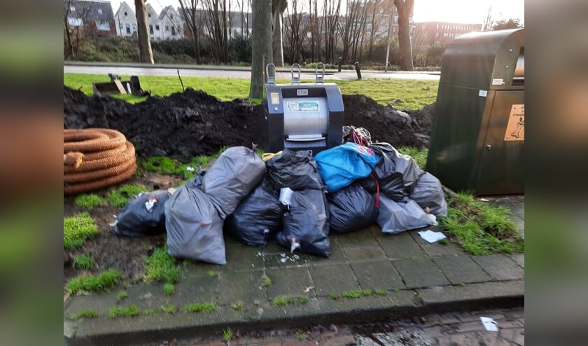 <p pstyle="Kop Middel">'Plaats geen afval naast de container', is het dringende advies van wethouder Leferink.</p>