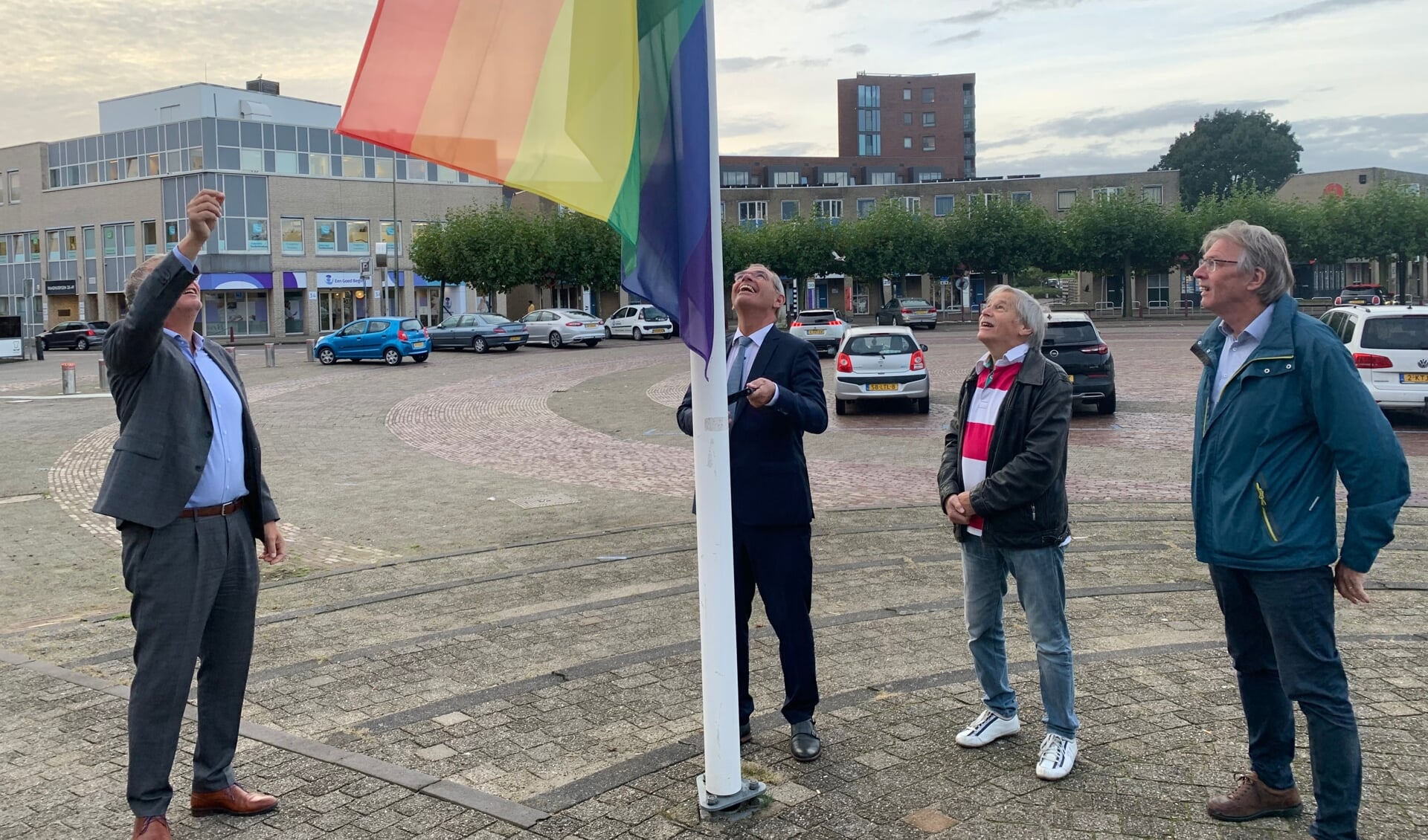 Bij de ceremonie waren ook wethouder Daan de Haas en enkele raadsleden aanwezig.