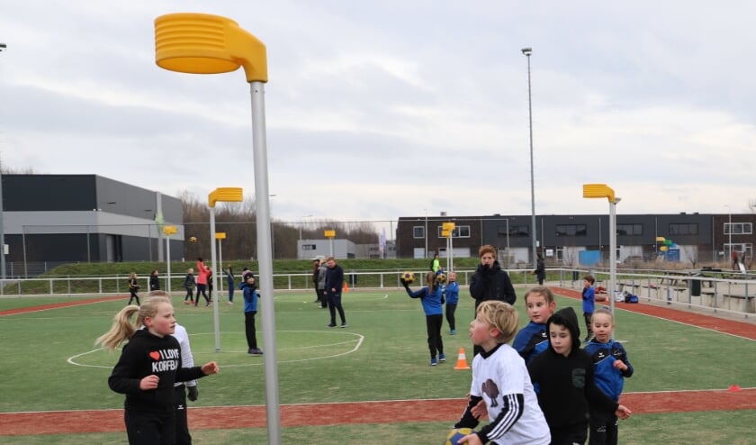 <p>De E1 en E2 van CKV Nieuwerkerk, hier eerder tijdens een training in de buitenlucht, in actie.</p>