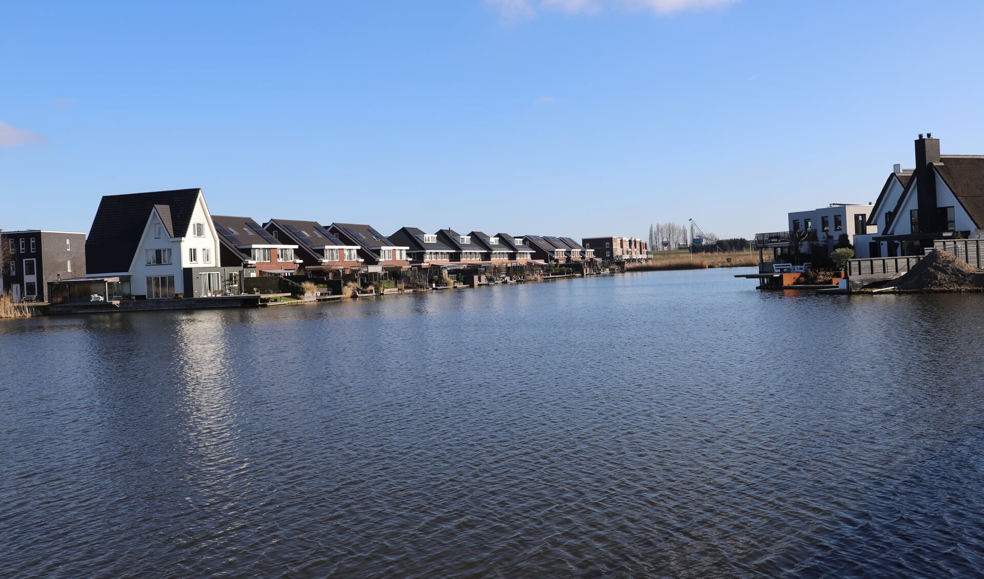 De wijk Westergouwe is zeer waterrijk: niet om het mooie, maar omdat het moet.