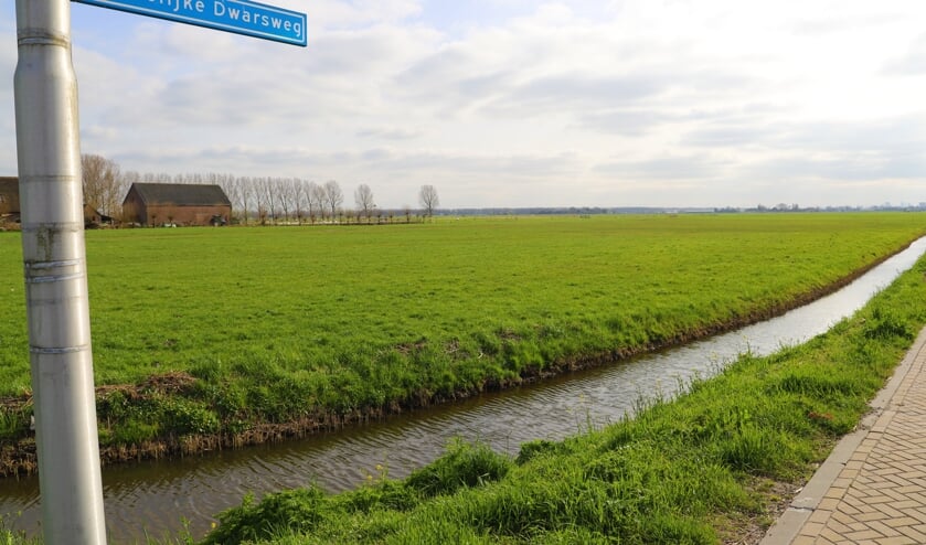 <p>De Zuidelijke Dwarsweg is in de toekomst geen doorgaande autoweg meer, maar maakt deel uit van het fietscircuit rondom het Vijfde Dorp.</p>
