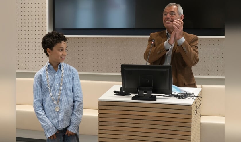 <p>Faris el Achrafi wordt in juli geïnstalleerd en neemt dan de ambtsketen van Anna Lamot over.</p>