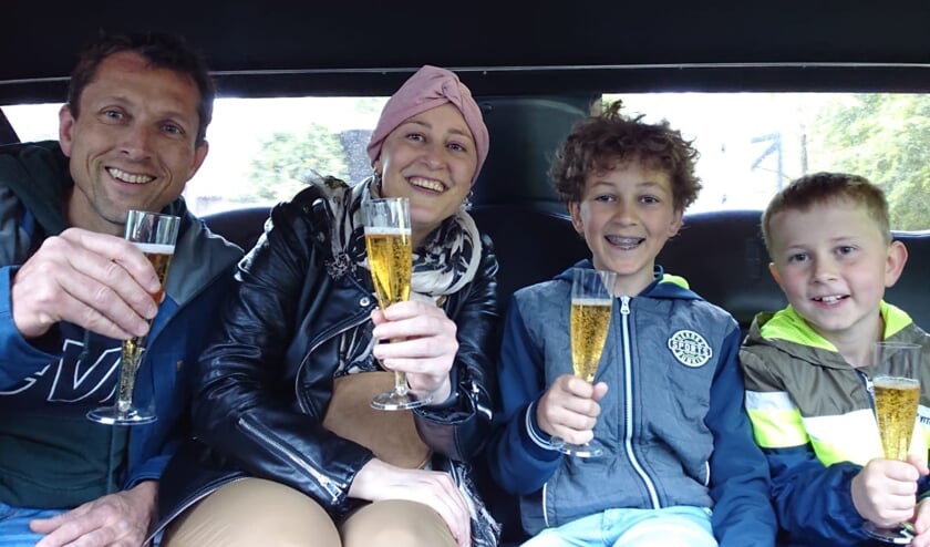 <p>Een ritje in een limousine was onderdeel van de droomdag van Ingeborg Burghout en haar gezin. </p>