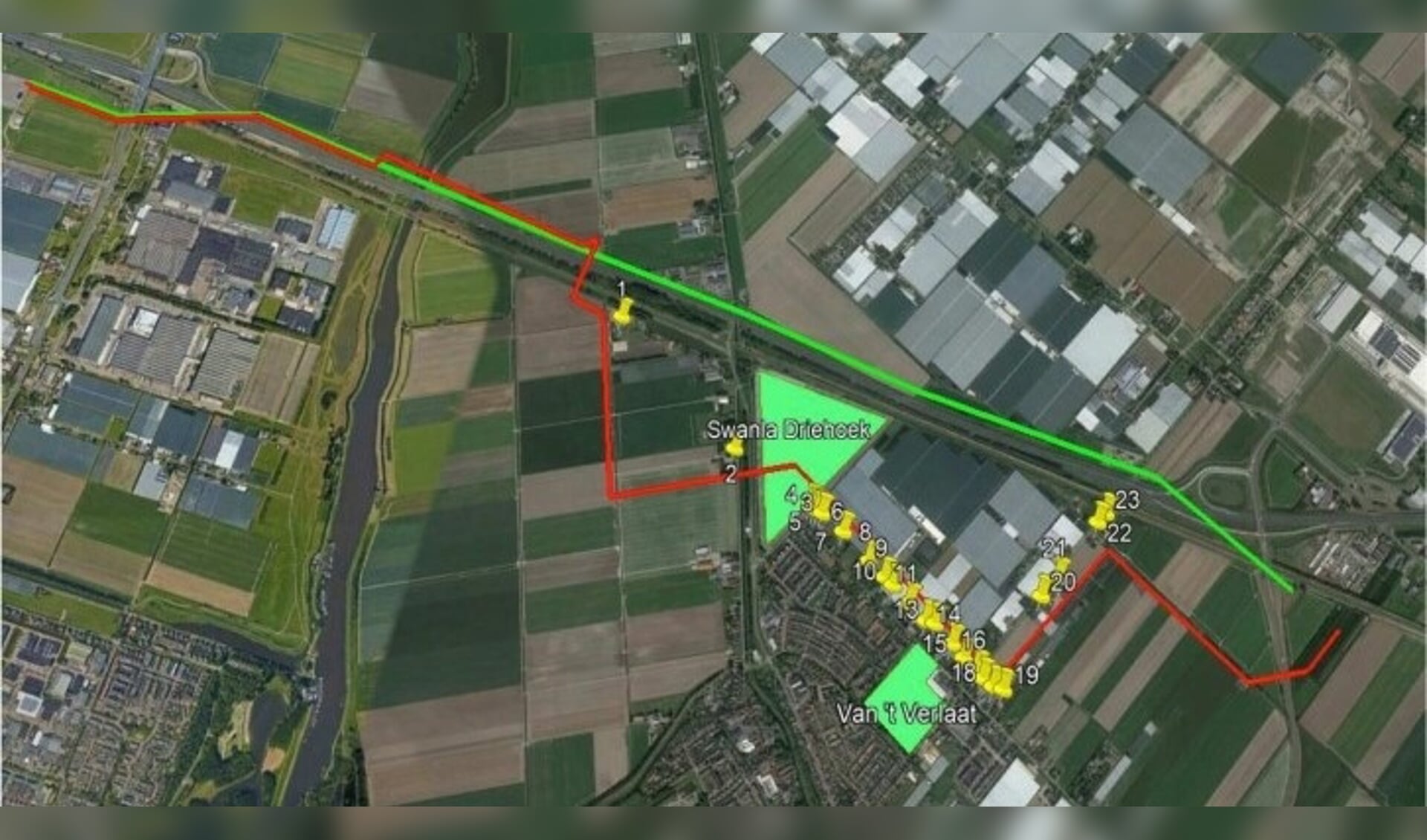 Het in januari door Tennet voorgenomen tracé (in rood) en een in februari door bewoners aangedragen andere ligging van de kabels (groene lijn). Voor beide tracés heeft Tennet nu alternatieven onderzocht, die komende week worden besproken. 