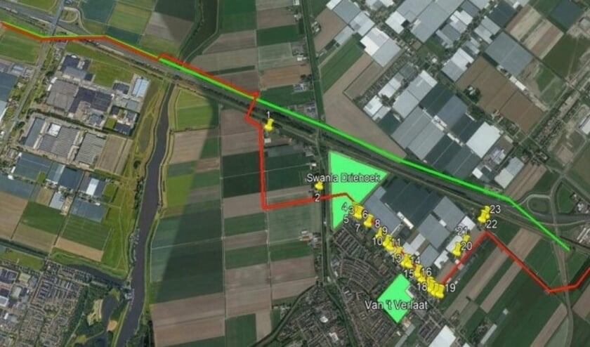 <p>Het in januari door Tennet voorgenomen tracé (in rood) en een in februari door bewoners aangedragen andere ligging van de kabels (groene lijn). Voor beide tracés heeft Tennet nu alternatieven onderzocht, die komende week worden besproken. </p>