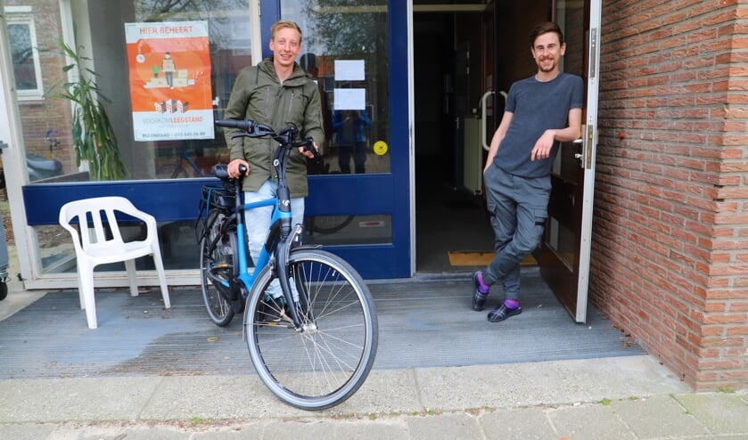 Myron Mebius (links) en Bob Intres wachten met smart op een éigen woning.