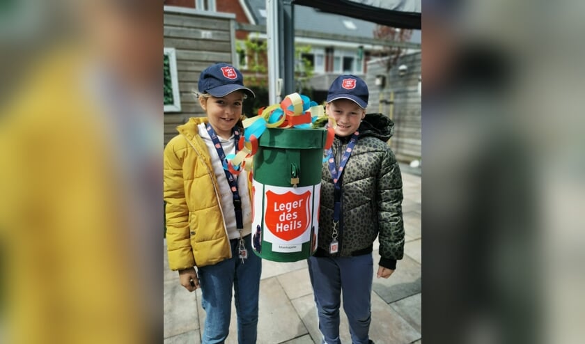 <p>De twee 10-jarigen offerden heel wat vrije uurtjes op voor het Leger des Heils.</p>
