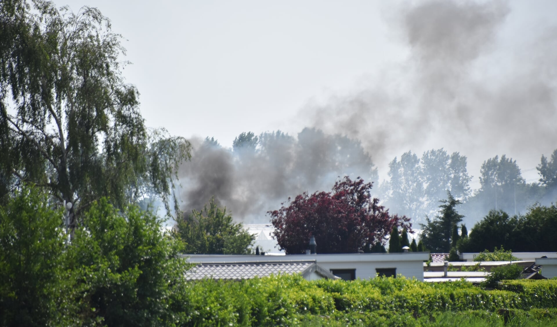 Hulpdiensten zijn vrijdagmiddag uitgerukt voor een brand op recreatiepark Park de Randstad in Moerkapelle.