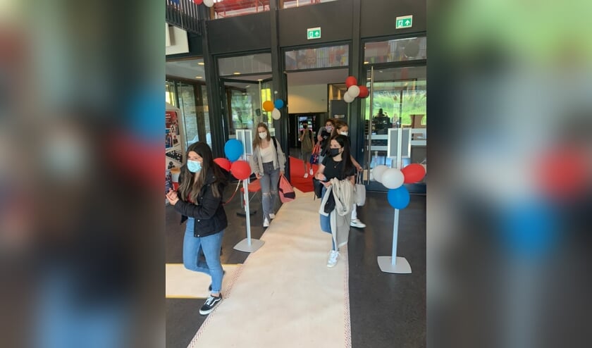 <p>Op het Comenius College mag iedereen weer elke dag naar school.</p>