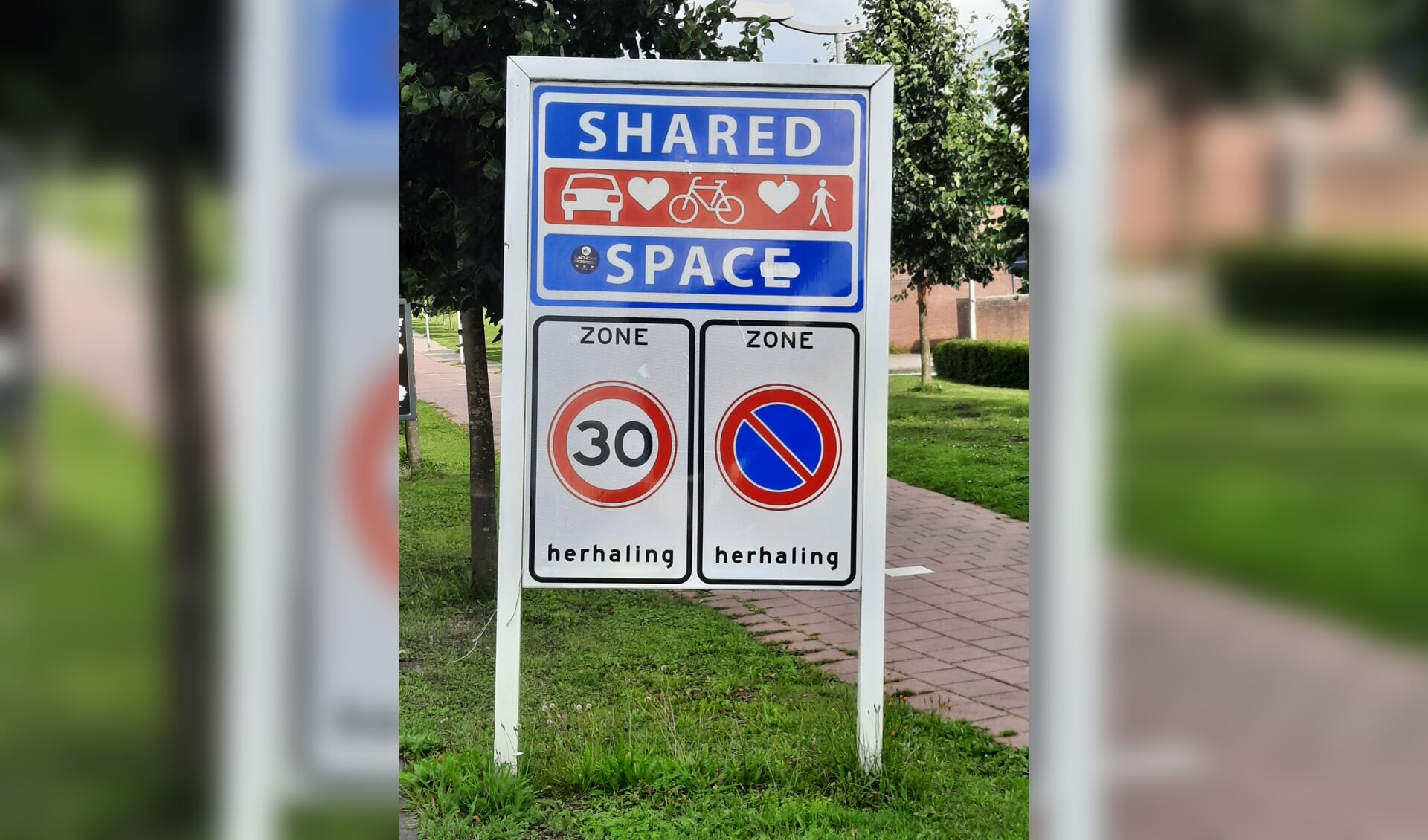 Het shared space-bord bij het Gouweplein.