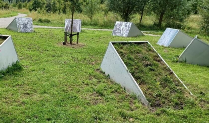 <p>De wandelaars kunnen onderweg ook van kunst genieten.</p>