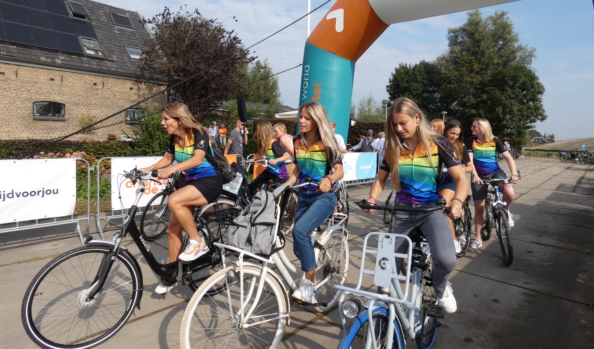 Leontien Zijlaard-Van Moorsel stapte zelf ook op een stadsfiets voor de Charity Ride - Fun & Family.