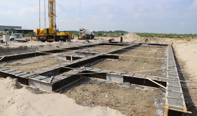 De fundering werd afgelopen donderdag gestort. (tekst en foto: Erik van Leeuwen)