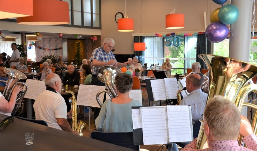 <p>Bij de opening van de feestweek werd een speciaal gecomponeerd fanfarestuk gespeeld (foto en tekst: Myriam Dijck)</p>