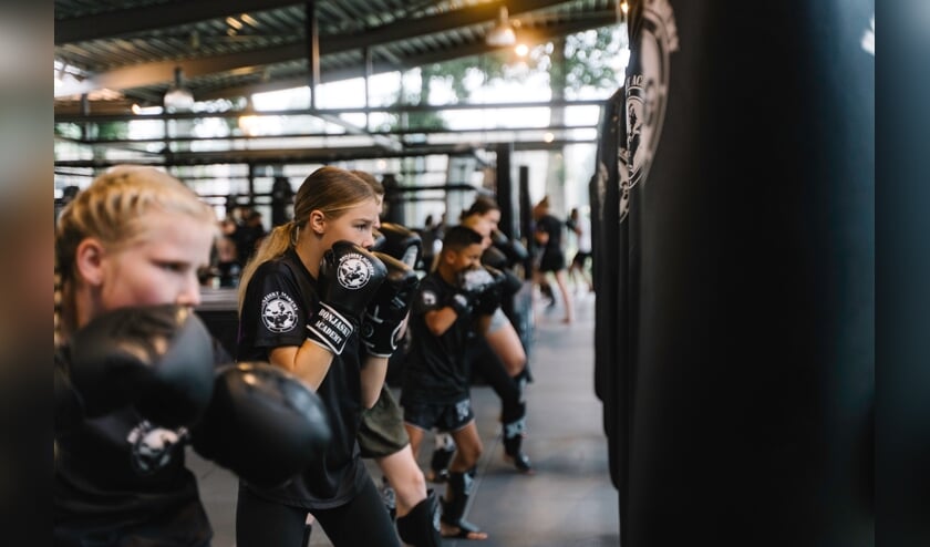 <p>Voor 272.000 kinderen in Nederland is het niet de gewoonste zaak van de wereld om naar voetbal, streetdance of een andere club te gaan.</p>