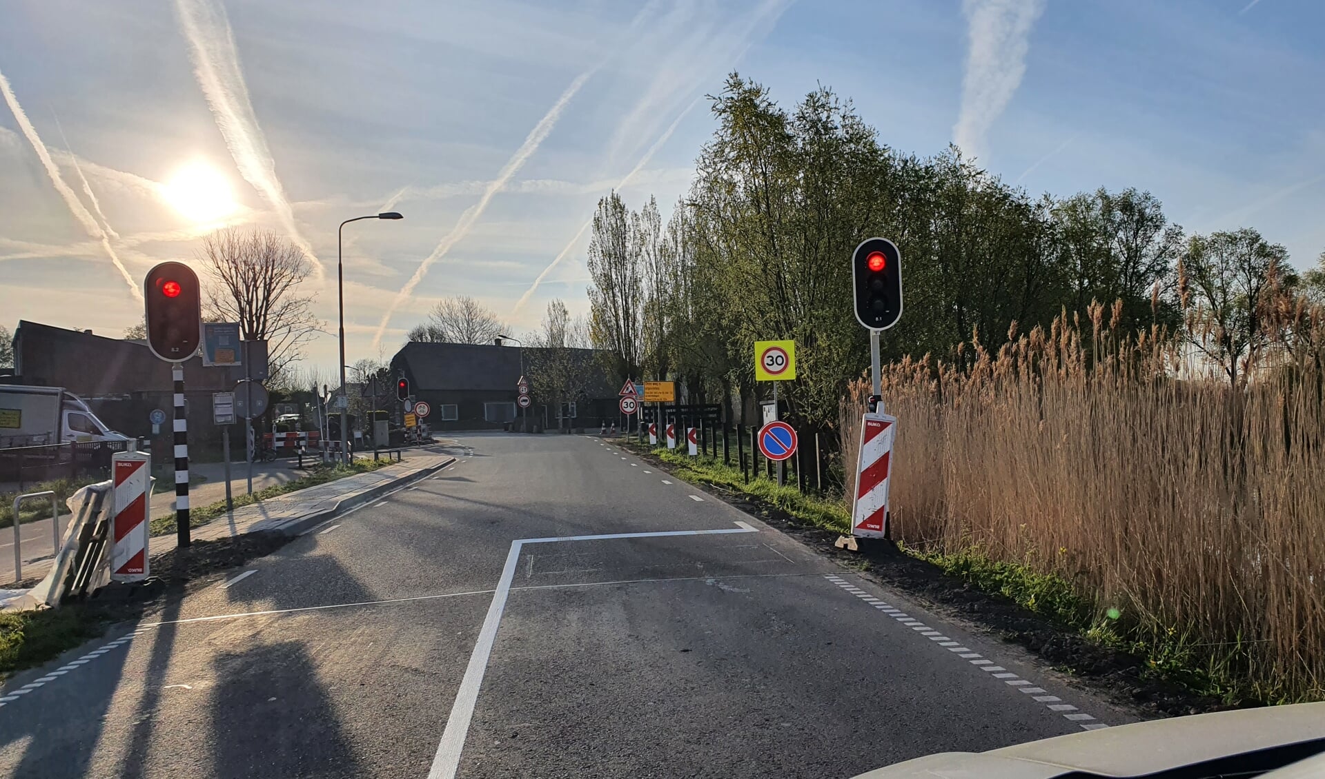 Wachten voor rood op de Moerkapelse Zijde vanuit de richting Zoetermeer. (foto: Judith Rikken)