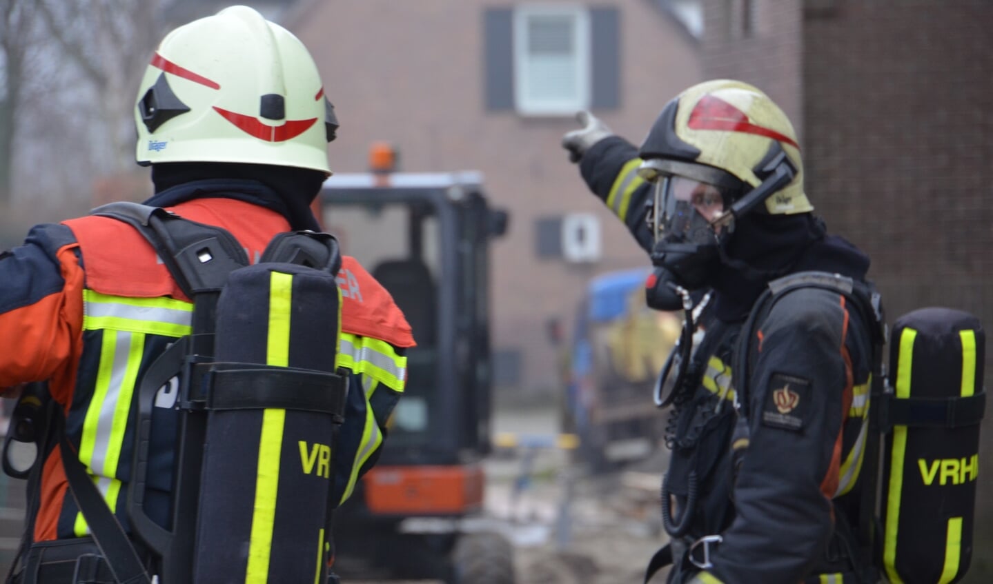 De brandweer in actie. (foto: archief Hart van Holland)