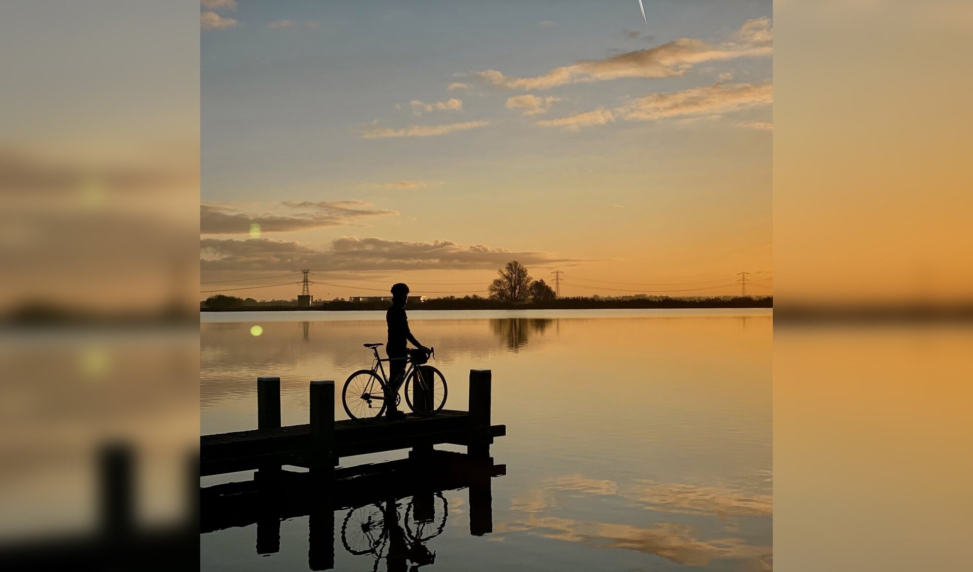 'Een rondje Rotte met opkomende zon heeft iets magisch', vinden de fietsende Rotterdammers. (foto: Irene Maaskant/Laura Maat)