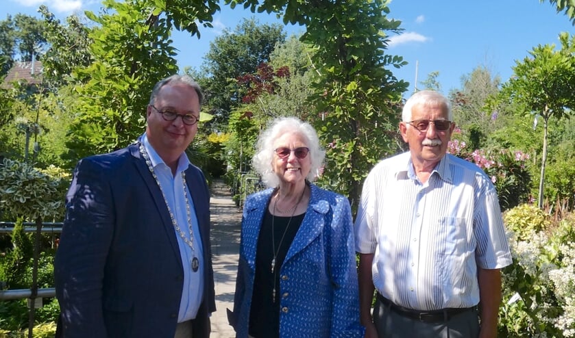 Het echtpaar Van der Dussen ontving maandag burgemeester Han Weber.