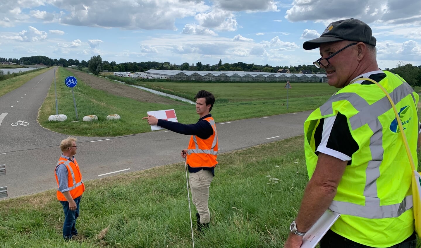 Inspectie door dijkwachten en inspecteur 't Hart. (tekst en foto: Matti van Veelen)