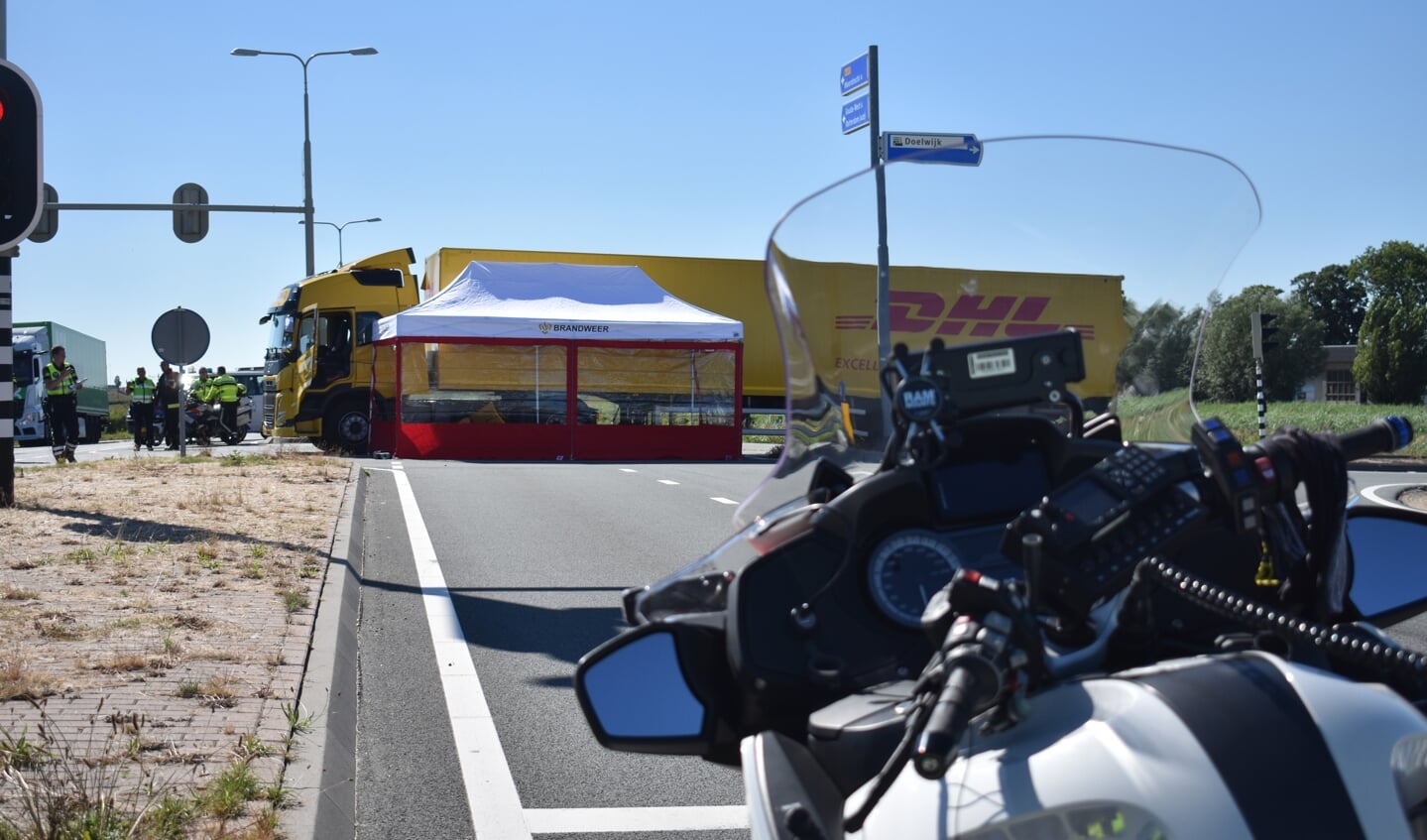 Fataal ongeval op Moordrechtboog, bij industrieterrein Doelwijk. (foto: Nieuws op Beeld/Jeffrey Jacobs)