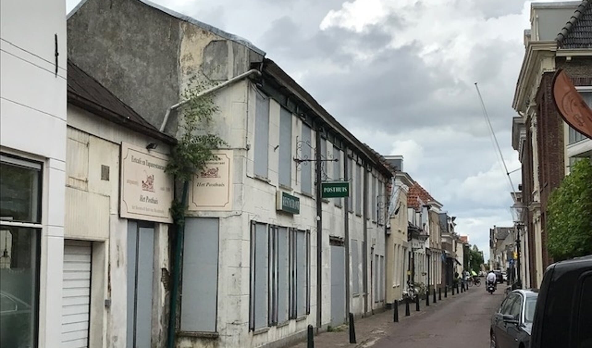 Het Posthuis in Moordrecht wacht al bijna tien jaar op ontwikkeling. (foto: archief HvH)