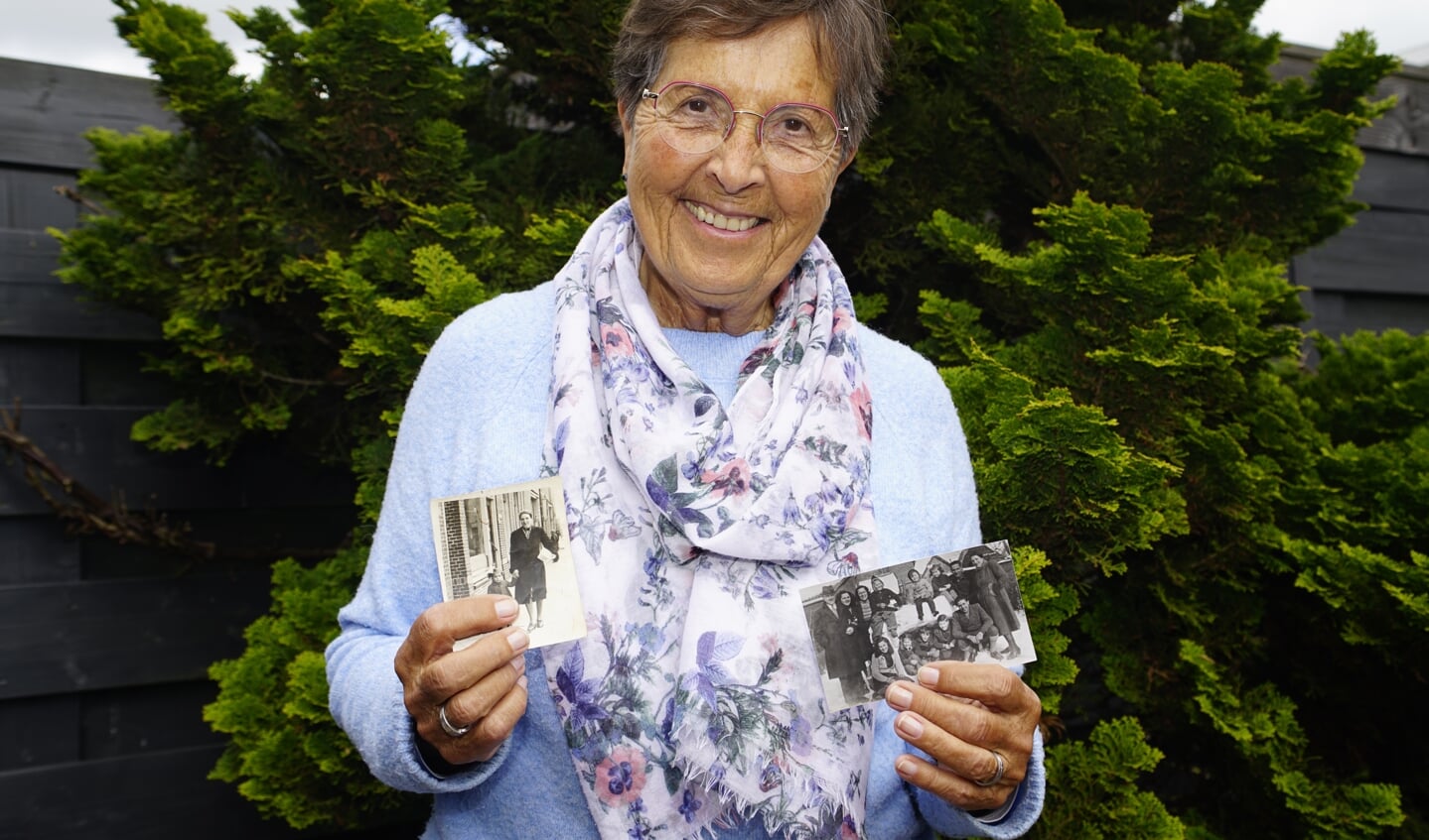 Beppie Roos met enkele foto's van haar moeder aan wie ze goede herinneringen bewaart.