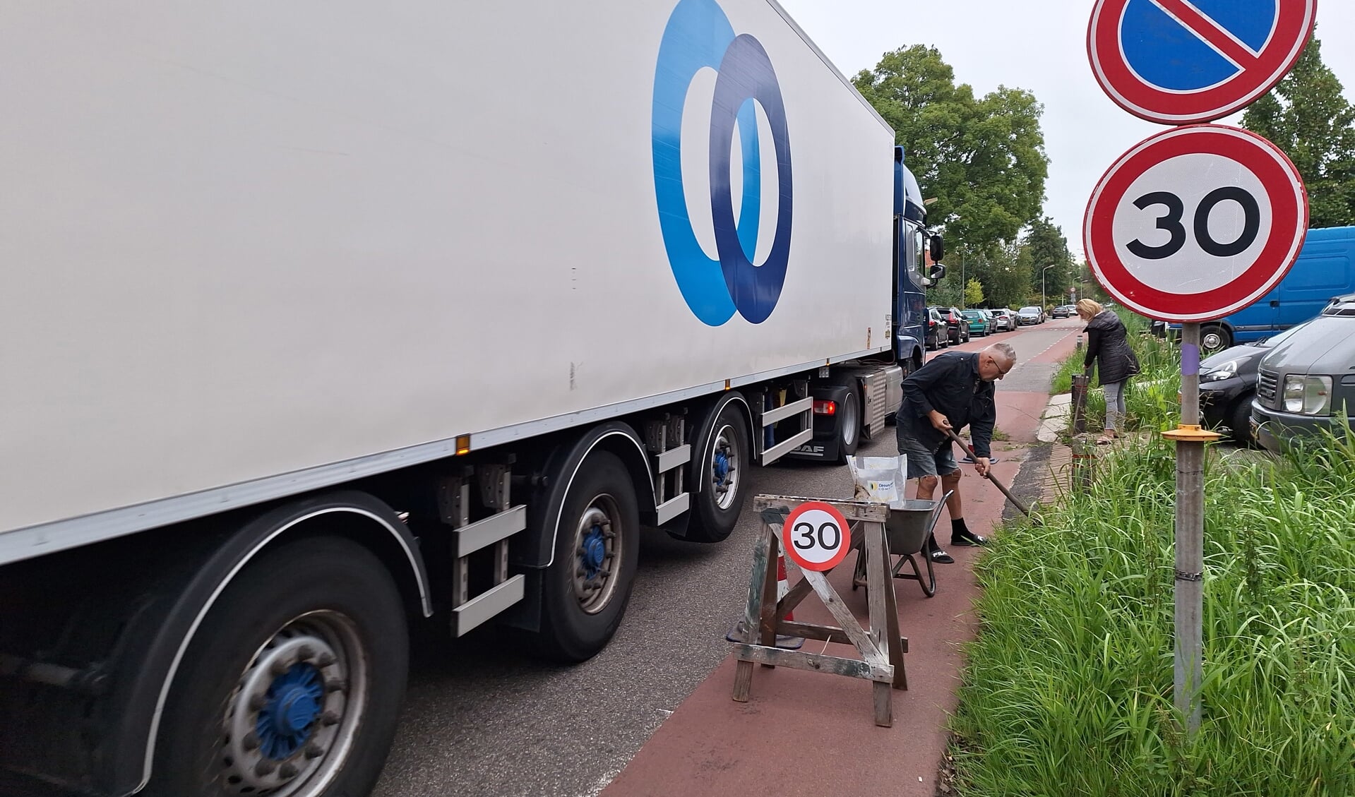 Volgens Bertus van der Meulen is door demping van de sloot een soort trechter voor zijn huis ontstaan.