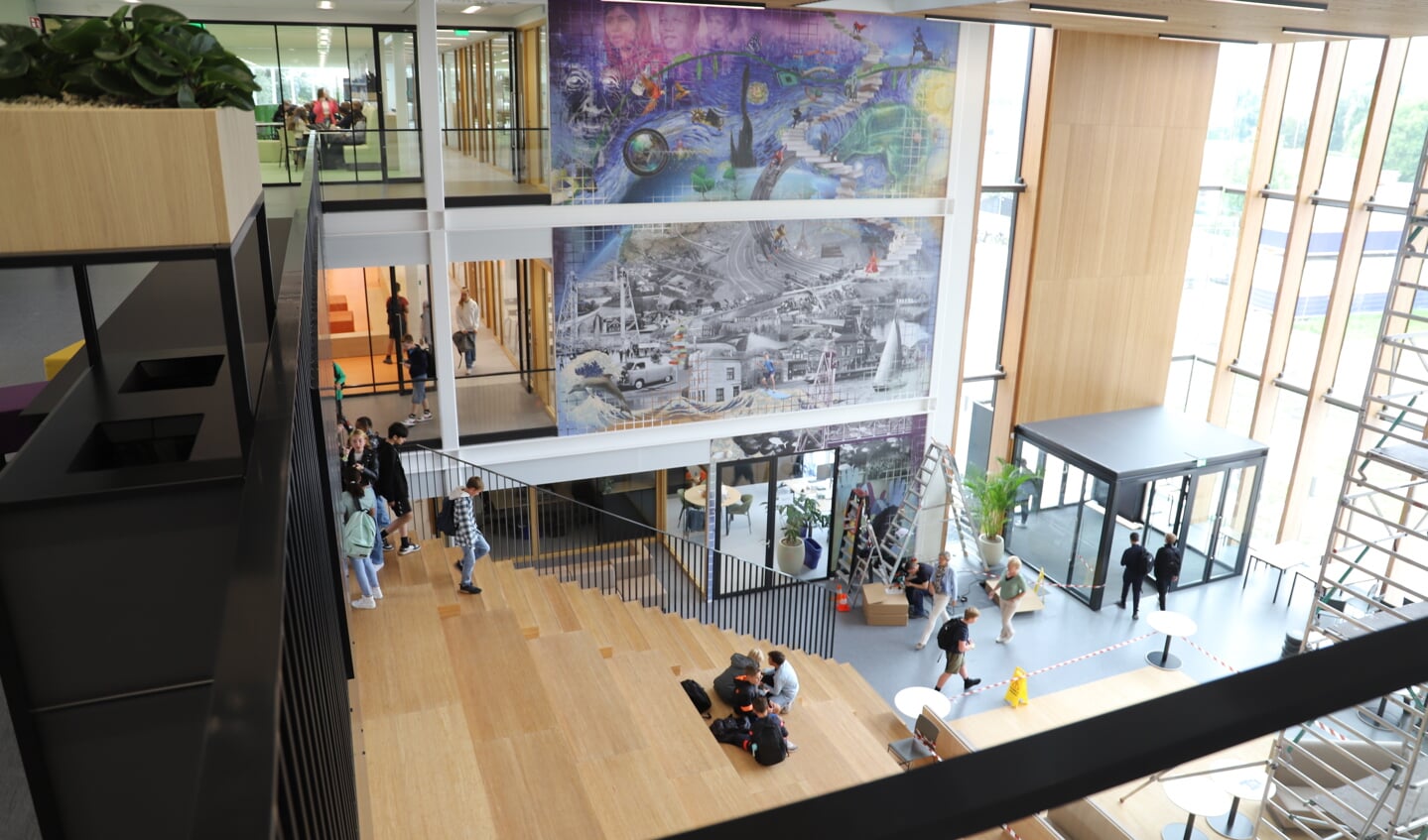 De entree van het nieuwe schoolgebouw.