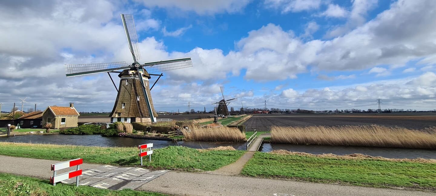De molens van Molenviergang stonden na het overlijden van Arie Dekker in de rouwstand. (foto: Elly Oskam)