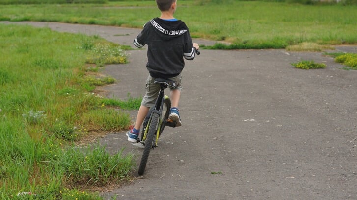 Kinderen moeten kunnen beschikken over een fiets om aan verkeersdeelname te wennen. (foto: Pixabay/sh_988)