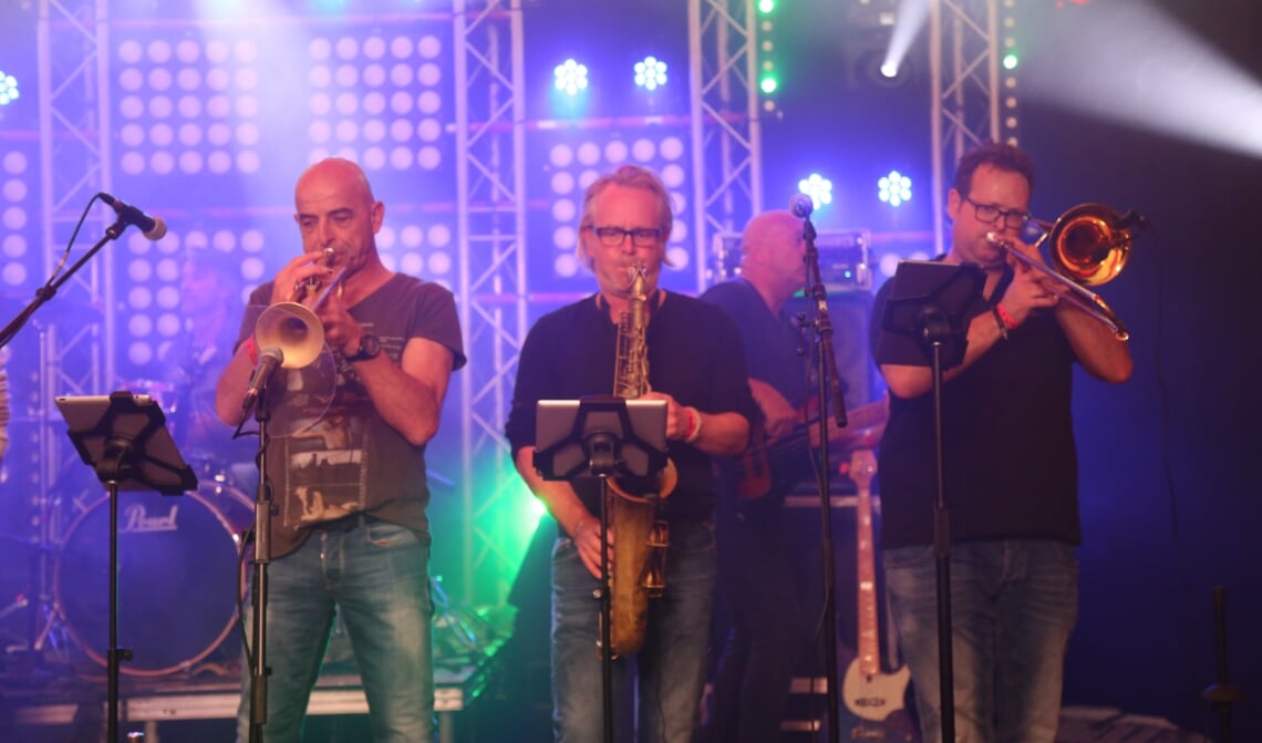 <p>Limuscene tijdens een eerdere editie. Het festival kent nu geen twee, maar drie podia en vindt plaats in de bakermat: de kroeg.</p>