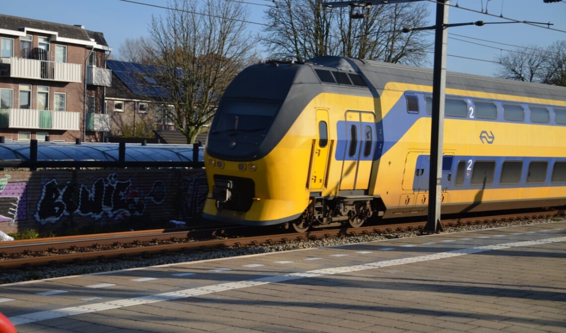 <p>Een groot deel van het centrum wordt voor treinreizigers straks door een minimaal 4 meter hoog geluidsscherm aan het zicht onttrokken.</p>