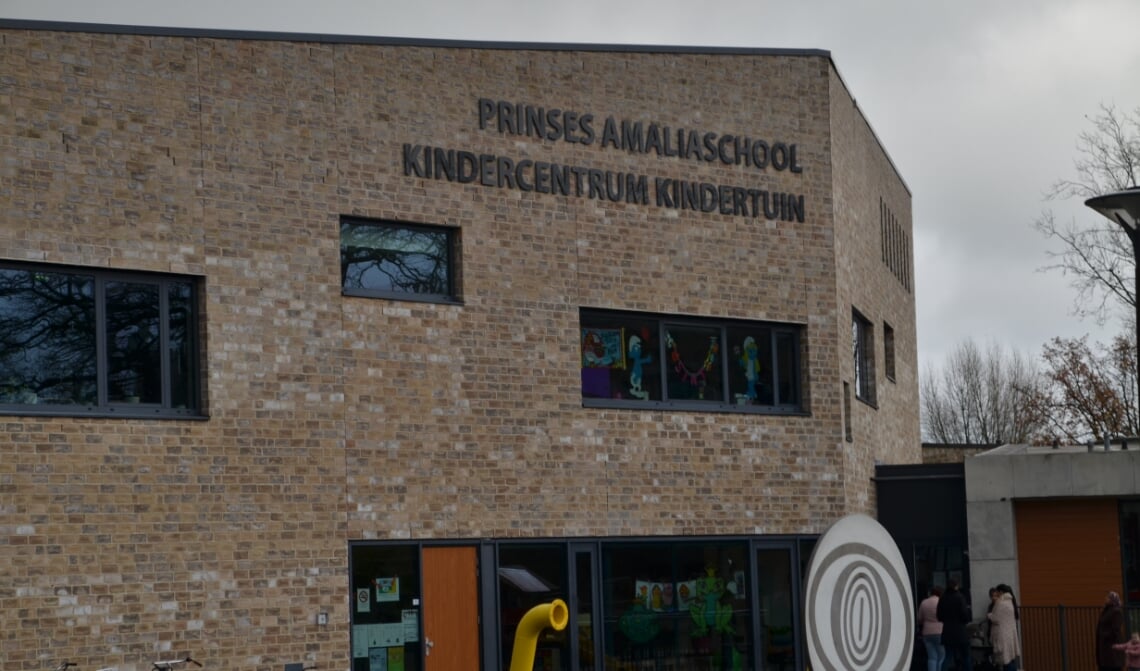 <p>Op en om het speelterrein van de Amaliaschool wordt 's avonds overlast gemeld door omwonenden.</p>