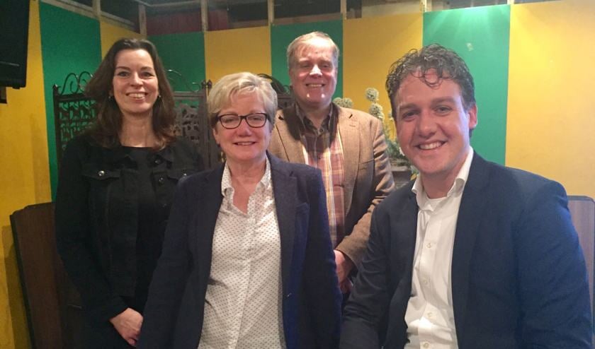 Het nieuwe VOC bestuur, met vlnr, Olga Kivits, Annemieke Jense, Bert van de Bos en Tom Schellekens. Thijs van ooijen ontbreekt op de foto. | Fotonummer: 0504f6