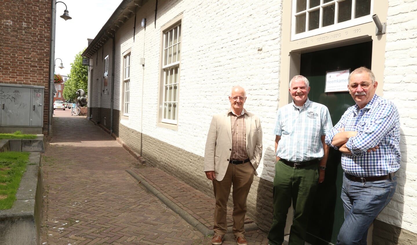 Van links naar rechts: Gerard Buiks, Ben Ophof en Christ van Eekelen van Heemkunde Boxtel