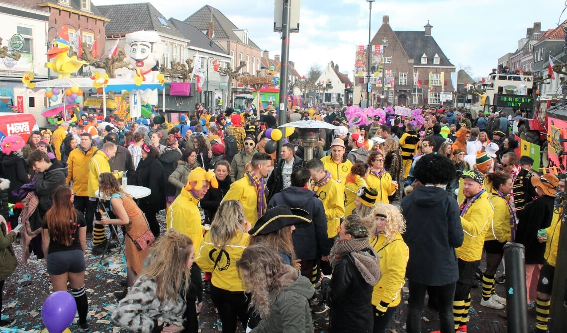 Carnaval, met zoals op deze foto uit 2018 het publiek rijendik op de Boxtelse Markt, zal in 2021 geen doorgang vinden.